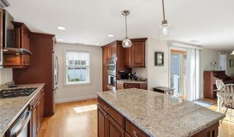 336 Dover Ave, East Providence, RI 02914