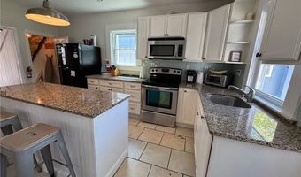 20 Narragansett Ave, Newport, RI 02840