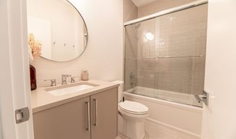 5044 Hickory Pointe Woods SE, Ada, MI 49301