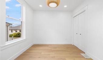 7 Sheffield Ave A, Newport, RI 02840