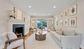 3801 LORCOM Ln N, Arlington, VA 22207