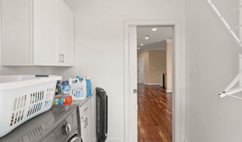 4226 40TH St N, Arlington, VA 22207
