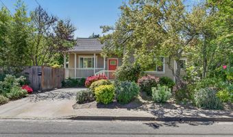 746 C St, Ashland, OR 97520