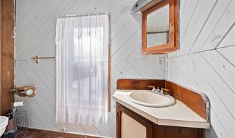 136 Lincoln St, Amherst, OH 44001