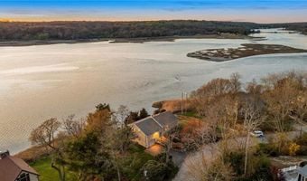 64 Starr Dr, Narragansett, RI 02882