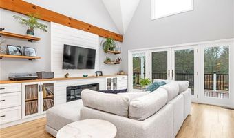 11 Pequot Ln, Hopkinton, RI 02804