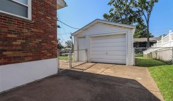8932 Ione Ln, Affton, MO 63123