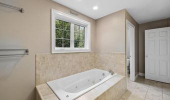 5 Millstone Ter, Bedford, NH 03110
