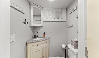 8 Stackpole Cir, Bourne, MA 02532