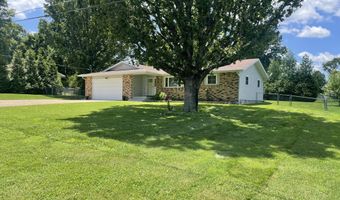 2105 Oakridge Dr, Ava, MO 65608