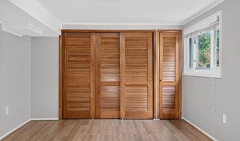 10228 HATHERLEIGH Dr, Bethesda, MD 20814