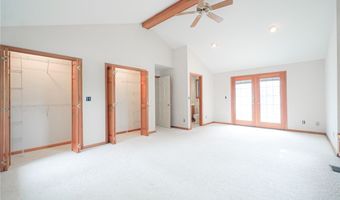 100 W Maplemere Rd, Amherst, NY 14221