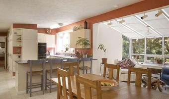 10 Steep Hollow Ln, Cos Cob, CT 06807