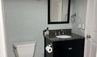 102 Wedgewood Cir, Belford, NJ 07718