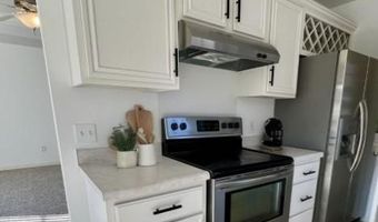 911 SW Cheyenne Dr, Bentonville, AR 72712