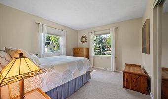 16 Lakeridge Dr, Adrian, MI 49221