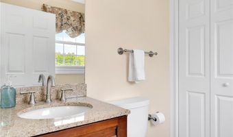 8 Green Acres Dr, Narragansett, RI 02882