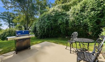 351 Champion Way Dr, Ballwin, MO 63011
