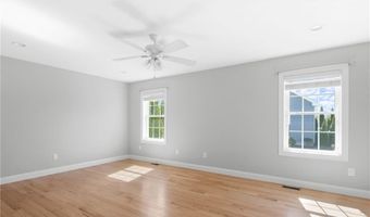5 Thelma Ln 5, Middletown, RI 02842
