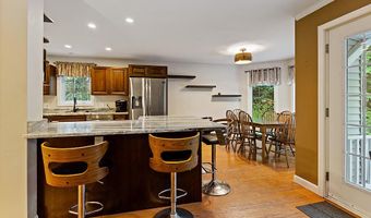 5 Little Village Ln, Belgrade, ME 04917