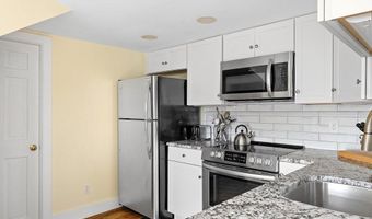 20 Lincoln St, Jamestown, RI 02835