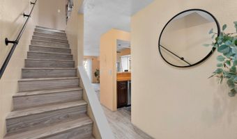 98-941 Moanalua Rd 402, Aiea, HI 96701