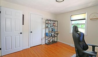 62 Valleybrook Dr, East Providence, RI 02914