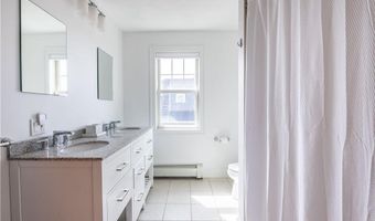 573 Wolcott Ave, Middletown, RI 02842