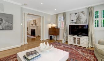 1114 N HARRISON St, Arlington, VA 22205