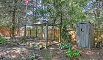 10 Narrow Ln, Charlestown, RI 02813