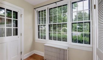 4706 32ND St N, Arlington, VA 22207