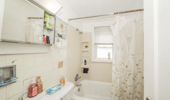 239 W 38th St, Anderson, IN 46013