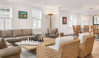 24 School St, Newport, RI 02840