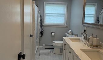 7 Rogers Dr, Danbury, CT 06810