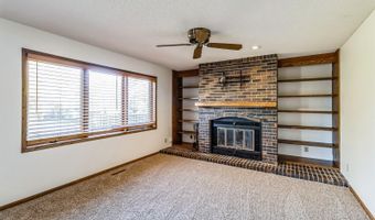 2214 Buchanan Dr, Ames, IA 50010