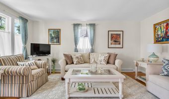 3 Garden St, Branford, CT 06405