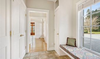 9 Ocean Lawn Ln, Newport, RI 02840