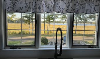 13 Fenway Rd, Branford, CT 06405