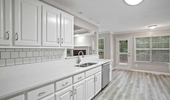 1027 Regency Dr, Acworth, GA 30102