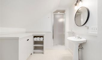 14 Greenough Pl B, Newport, RI 02840