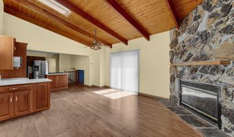 2042 W Spring Ridge Dr, Arlington Heights, IL 60004