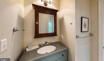 4 RIDGE Rd, Annapolis, MD 21401