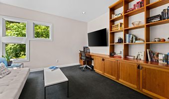 2529 Thornapple Dr, Ann Arbor, MI 48103