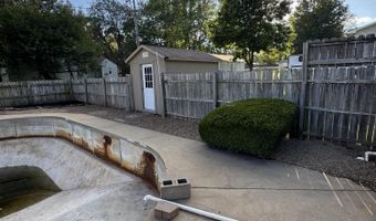 808 E Walnut St, Aurora, MO 65605