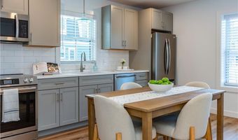 32 Exchange St 103, East Greenwich, RI 02818