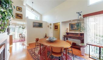 563 E Acadia Pt, Aurora, OH 44202