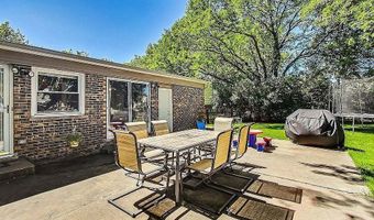 318 W Hackberry Dr, Arlington Heights, IL 60004