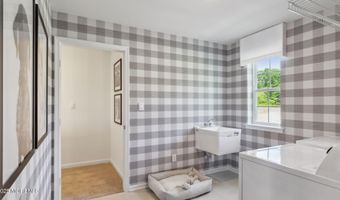 16 E Garfield Ave, Atlantic Highlands, NJ 07716