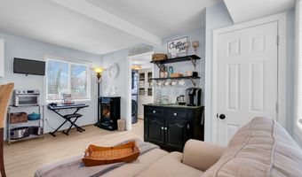 375 E Barnegat Ave, Bayville, NJ 08721