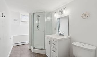 44 Winn Rd, Falmouth, ME 04105